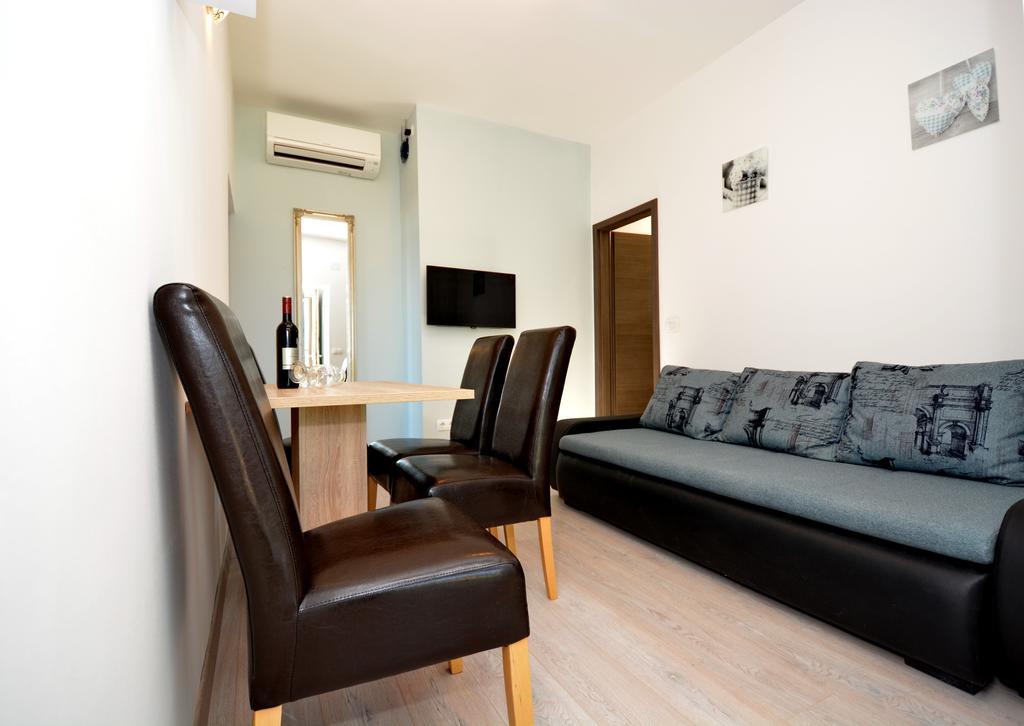 Apartments Clara นิน ภายนอก รูปภาพ