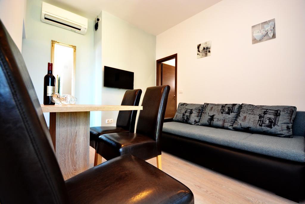 Apartments Clara นิน ภายนอก รูปภาพ